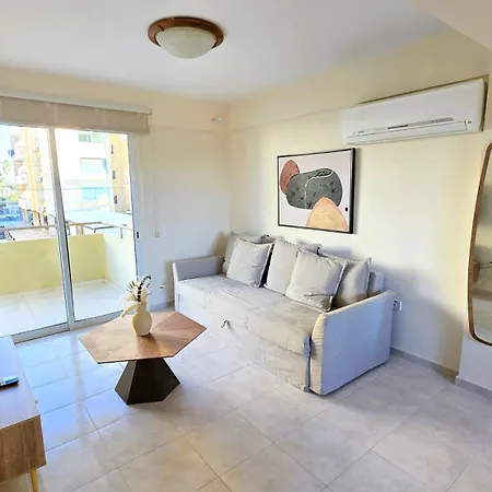 2br With Pool & Free Wi-fi Apartment Larnaka