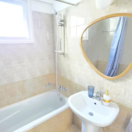 2br With Pool & Free Wi-fi Apartment