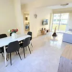 Apartament 2br With Pool & Free Wi-fi Larnaca